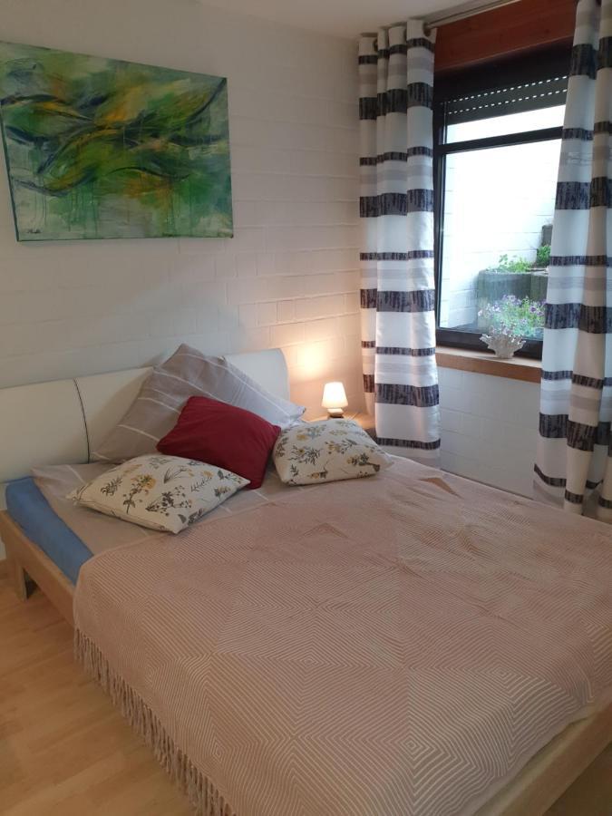 Privat Apartaments , Eigene Eigang, Eigene Badezimmer, Und Eigene Kueche ชแตร์เลน ภายนอก รูปภาพ