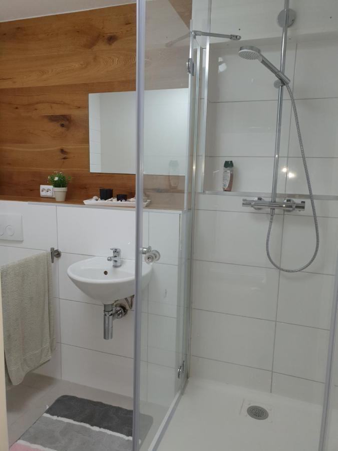 Privat Apartaments , Eigene Eigang, Eigene Badezimmer, Und Eigene Kueche ชแตร์เลน ภายนอก รูปภาพ