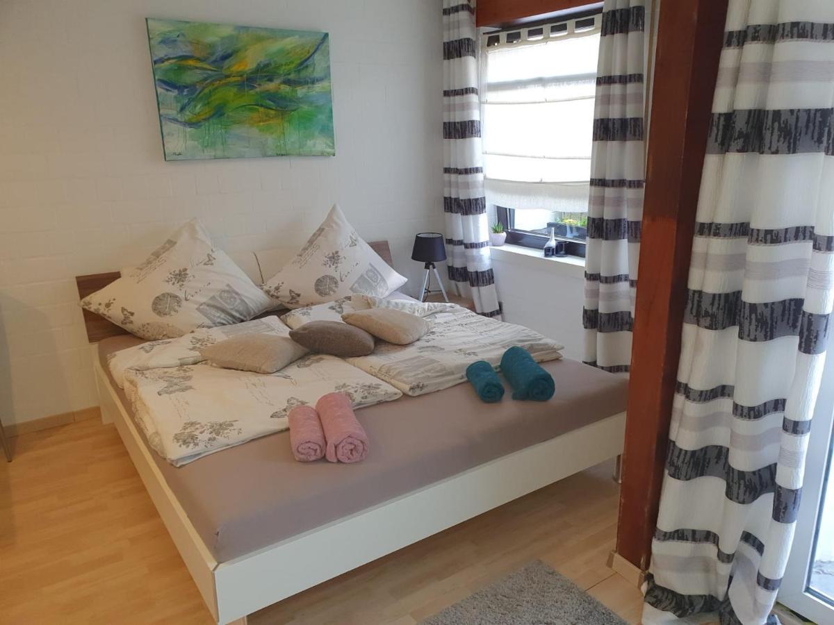 Privat Apartaments , Eigene Eigang, Eigene Badezimmer, Und Eigene Kueche ชแตร์เลน ภายนอก รูปภาพ